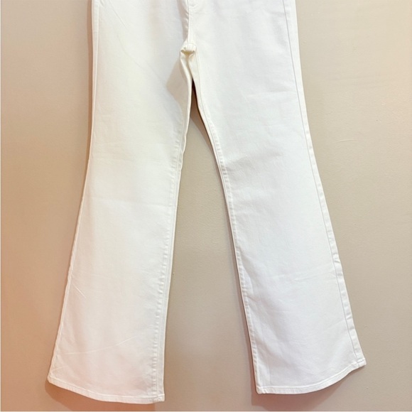 Universal Threads White High Rise Flare Jeans NWT Sz10 - Picture 16 of 16
